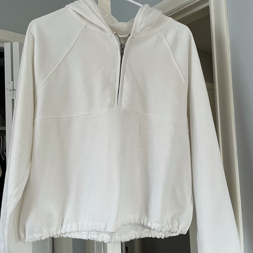 SUPER CUTE white sweatshirt
